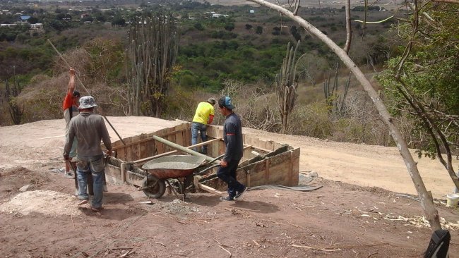 Pouring cistern walls